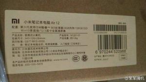 小米筆記本？看樣子面板是鋁模具